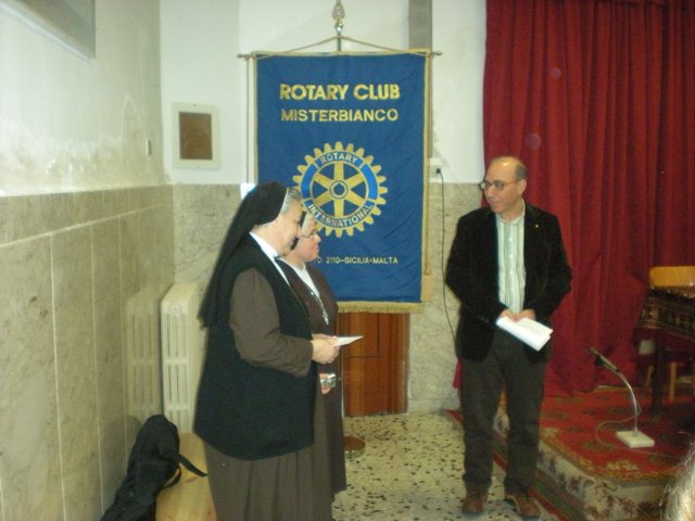 pasqua 2010/consegna contributo.jpg